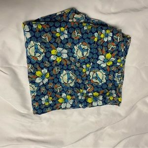 1 pair of tall and curvy